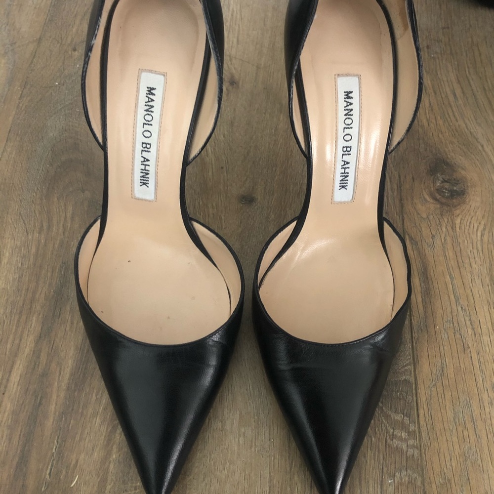 Manolo Blanik pumps. Black leather 4”heel